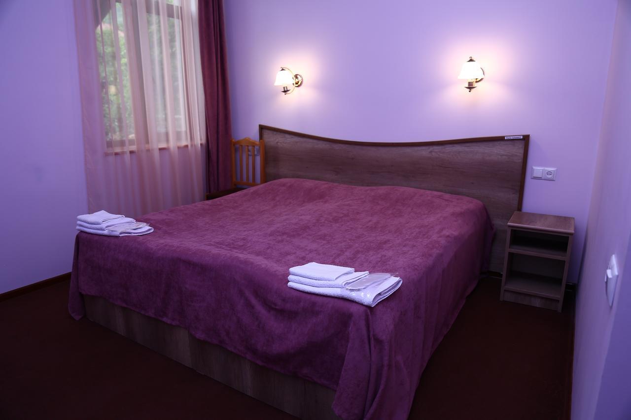 Mthnadzor Hotel Goris Eksteriør billede